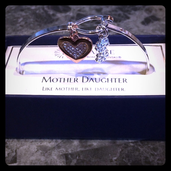 Swarovski Jewelry - 1 LEFT!💖 SILVER SWAROVSKI CRYSTALS CHARM BRACELET